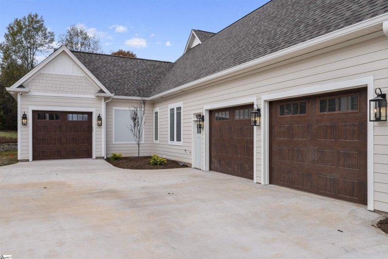 Property image 2 at 205 Stillwaters Bay Drive, Taylors, SC 29687