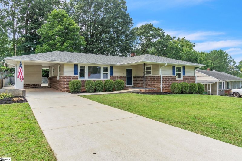 Property image 2 at 212 W Dorchester Boulevard, Greenville, SC 29651