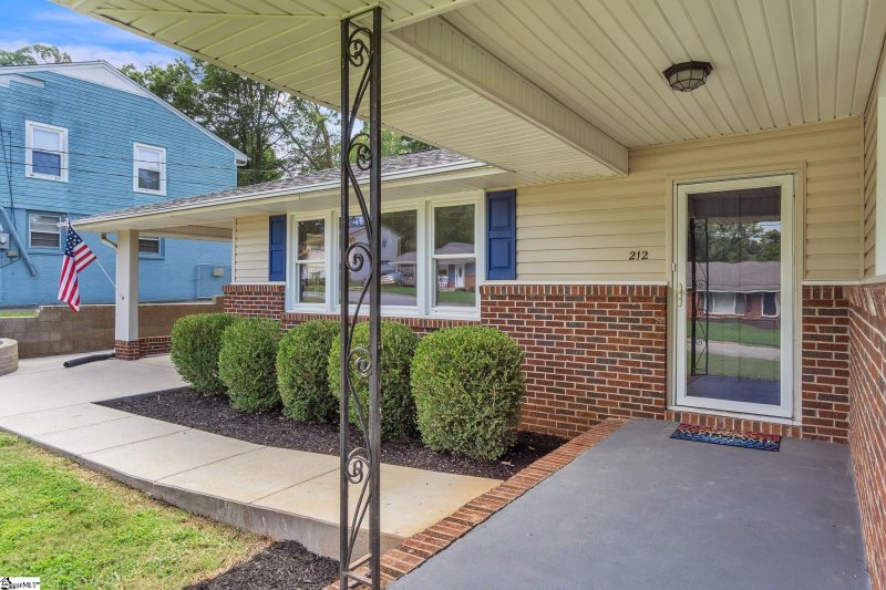Property image 3 at 212 W Dorchester Boulevard, Greenville, SC 29651