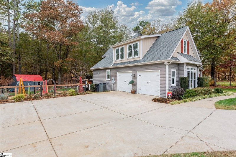 Property image 3 at 110 Homestead Drive, Piedmont, SC 29673