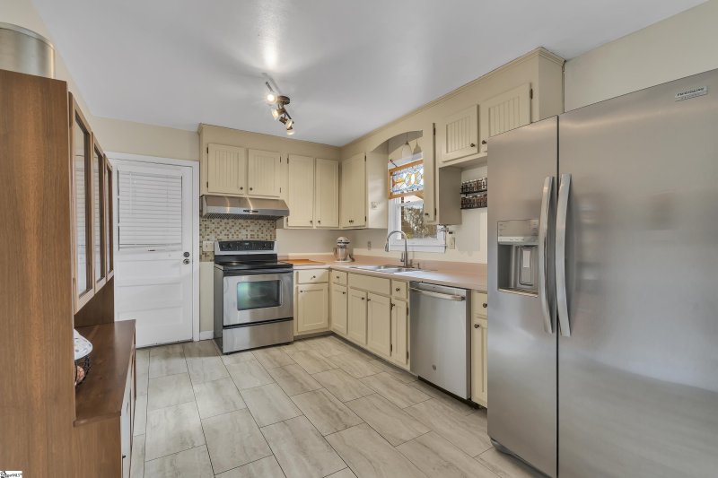 Property image 3 at 111 Leafwood Drive, Taylors, SC 29687