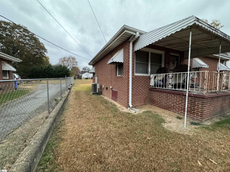 Property image 2 at 110 S Florida Avenue, Greenville, SC 29611