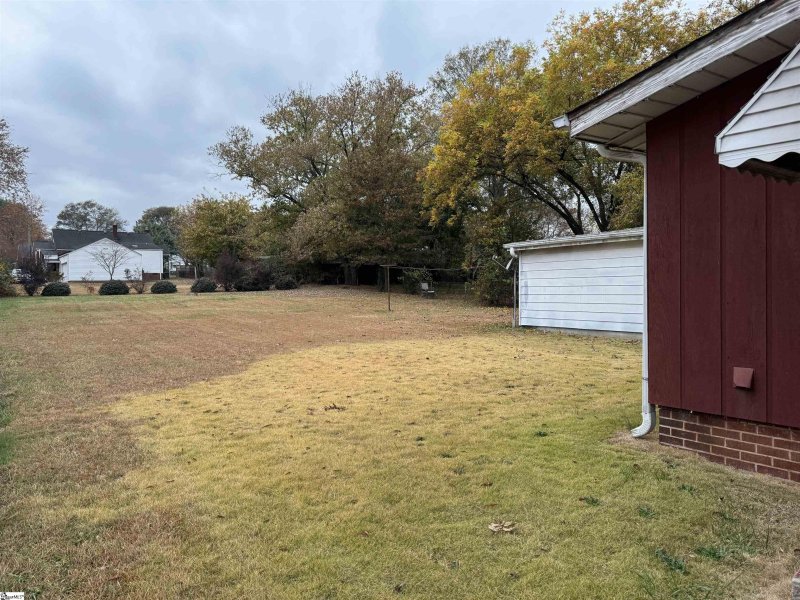 Property image 3 at 110 S Florida Avenue, Greenville, SC 29611