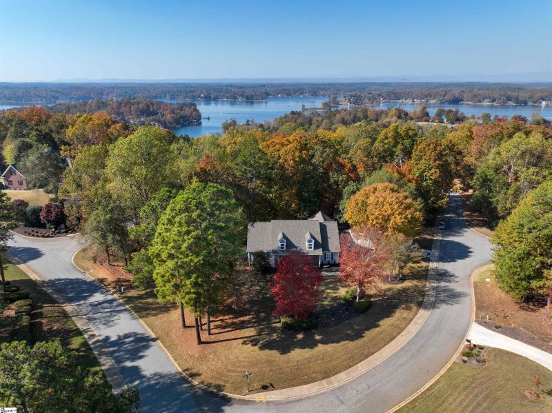 201 Winding Oaks Drive