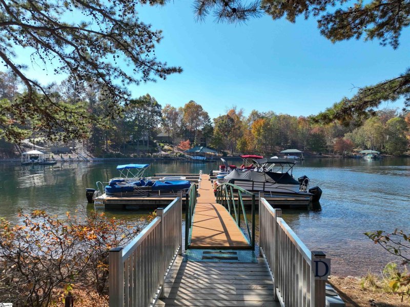 Property image 3 at 201 Winding Oaks Drive, Seneca, SC 29672