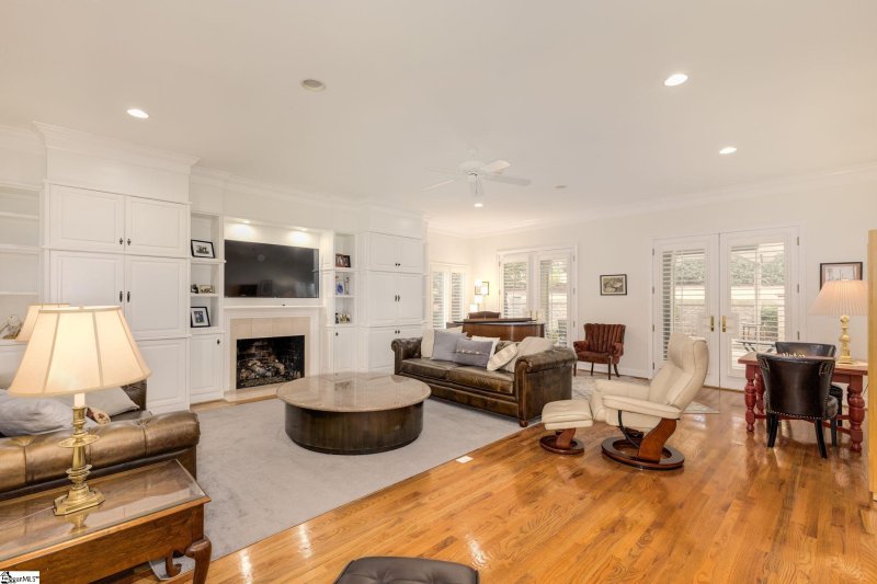 Property image 4 at 112 E Round Hill Road, Greenville, SC 29617