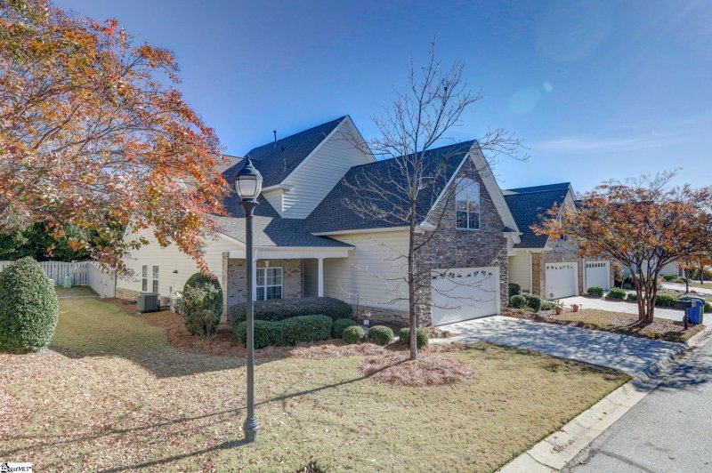 Property image 3 at 56 Barnwood Circle, Greenville, SC 29607