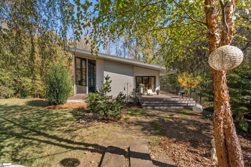 Property image 2 at 207 High Valley Boulevard, Greenville, SC 29605