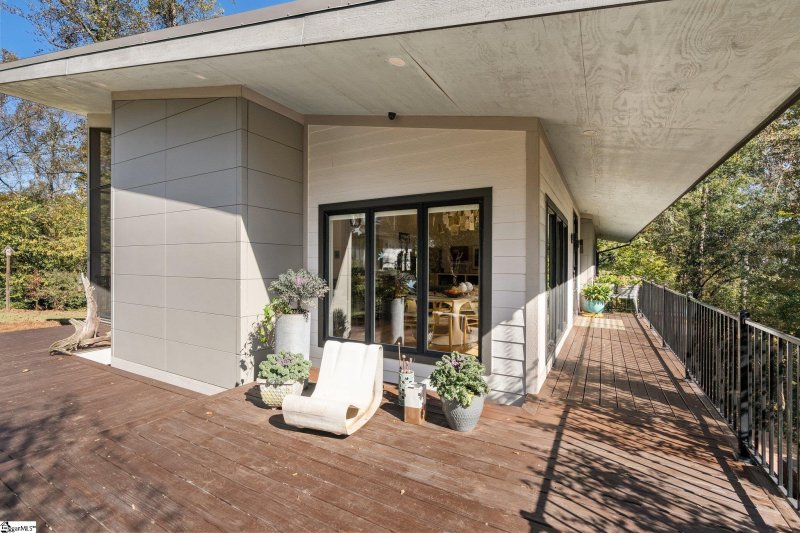 Property image 3 at 207 High Valley Boulevard, Greenville, SC 29605