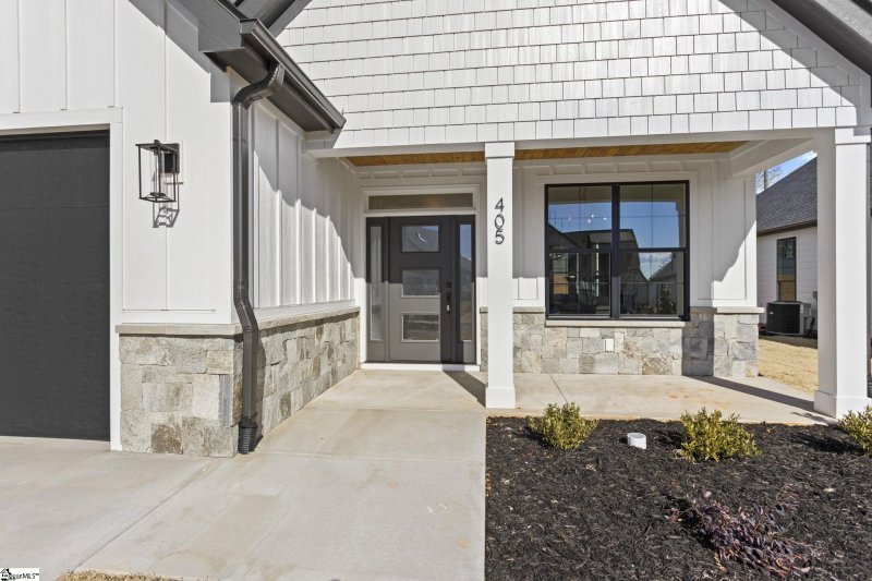 Property image 2 at 405 Coltop Court, Simpsonville, SC 29681