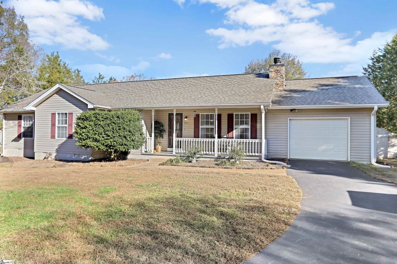 Property image 2 at 601 Pointe Wildwood Drive, Seneca, SC 29678