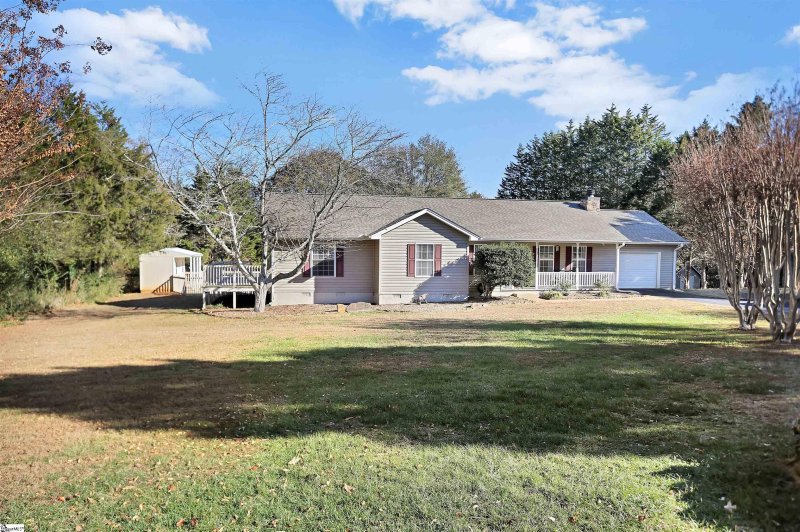 Property image 3 at 601 Pointe Wildwood Drive, Seneca, SC 29678