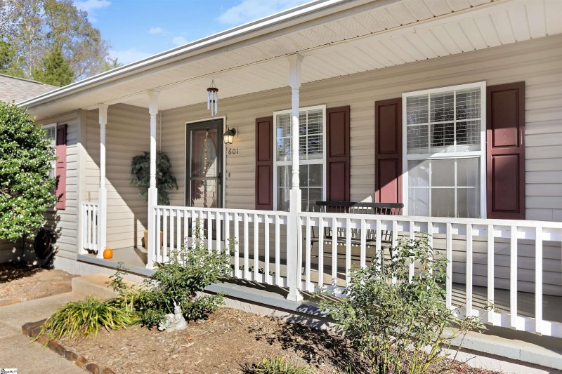 Property image 4 at 601 Pointe Wildwood Drive, Seneca, SC 29678