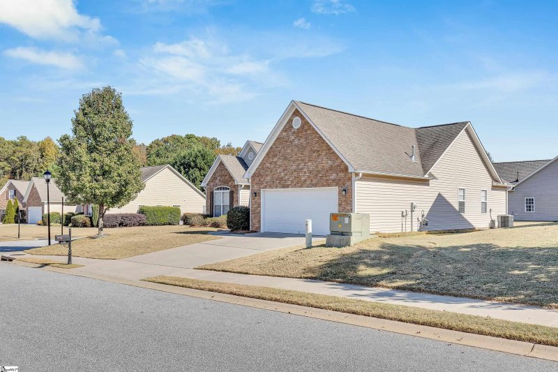 Property image 2 at 138 Wild Thorn Lane, Greenville, SC 29615-6725