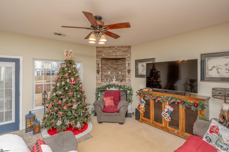 Property image 4 at 413 Bass Harbor Court, Simpsonville, SC 29681