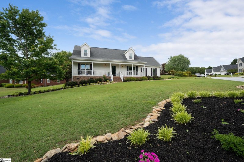 Property image 4 at 301 Wood River Way, Taylors, SC 29687