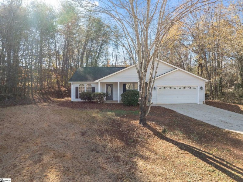 Property image 2 at 121 Confederate Lane, Greer, SC 29651