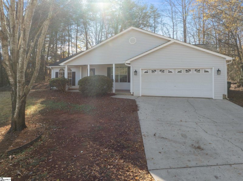 Property image 3 at 121 Confederate Lane, Greer, SC 29651