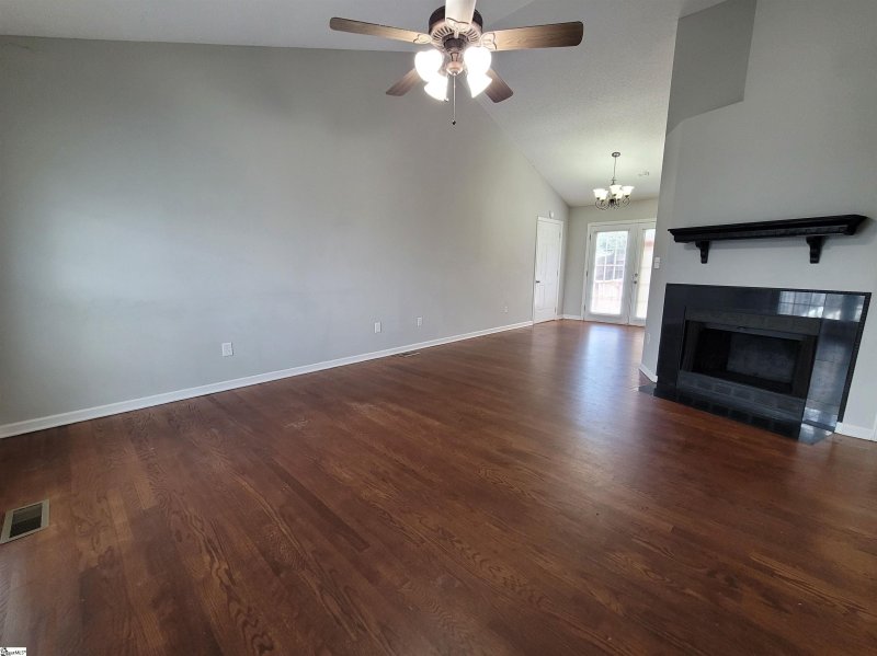 Property image 2 at 109 Oak Valley Drive, Simpsonville, SC 29681