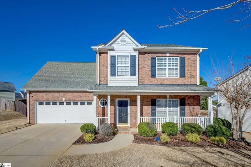 103 Rolling Oak Drive