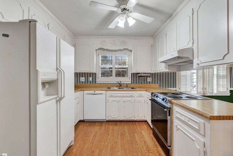 Property image 5 at 11 Boxthorne Court, Greenville, SC 29615