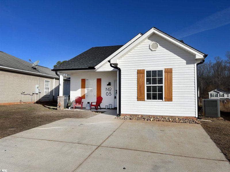 Property image 2 at 5 Arturo Road, Piedmont, SC 29673