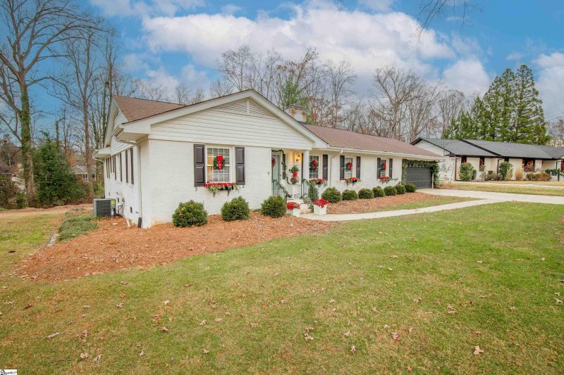 Property image 2 at 11 Botany Road, Greenville, SC 29615-1305