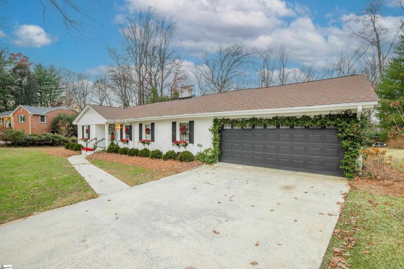 Property image 3 at 11 Botany Road, Greenville, SC 29615-1305