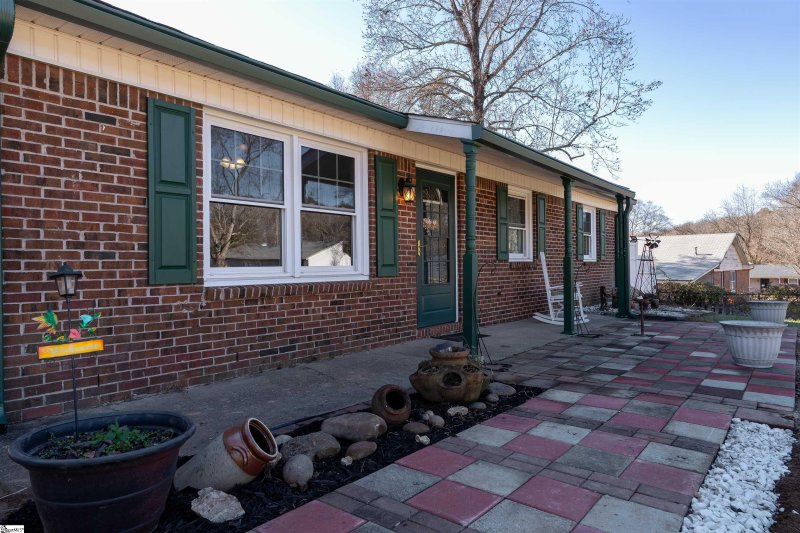 Property image 2 at 302 Boling Road, Taylors, SC 29687