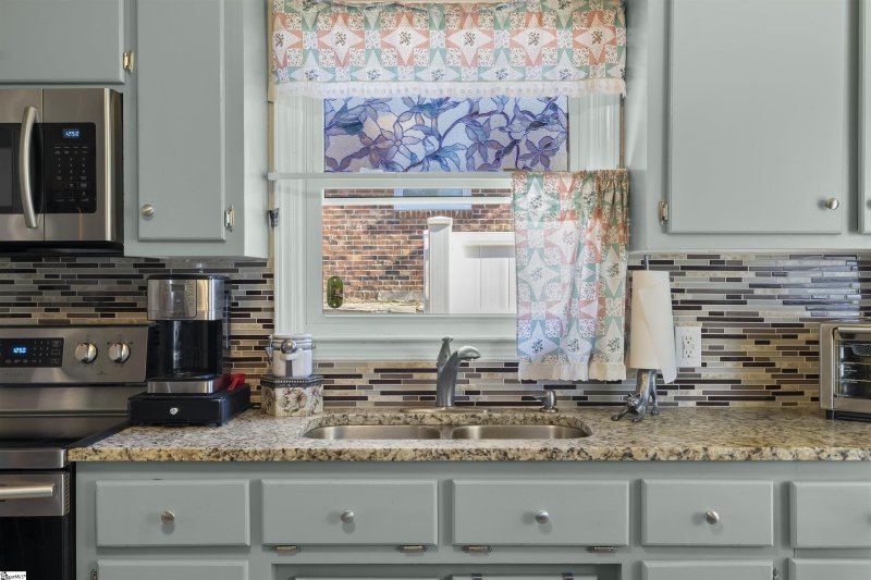 Property image 3 at 302 Boling Road, Taylors, SC 29687