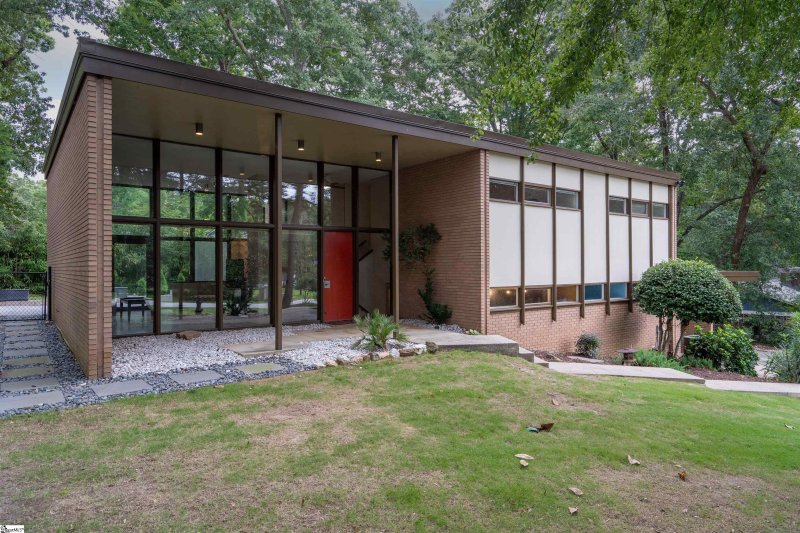 305 Botany Road