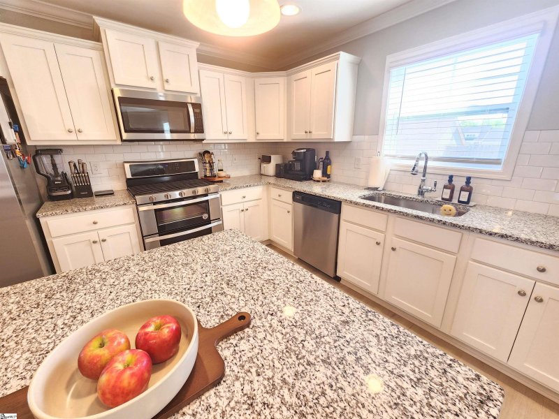 Property image 4 at 102 Thermal Court, Fountain Inn, SC 29644