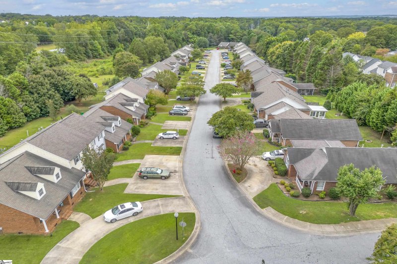 Property image 3 at 319 W Pointe Drive, Spartanburg, SC 29301