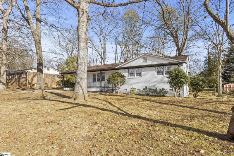 Property image 3 at 303 Creighton Drive, Taylors, SC 29687