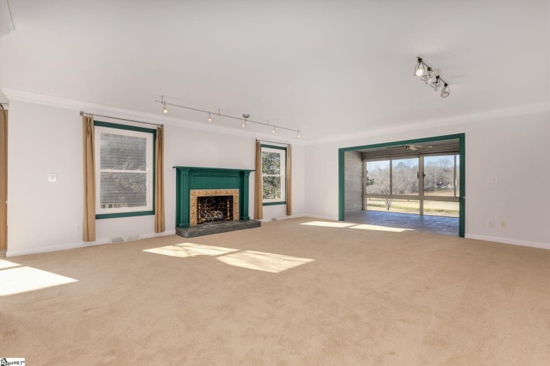 Property image 4 at 401 Hunters Circle, Greenville, SC 29617