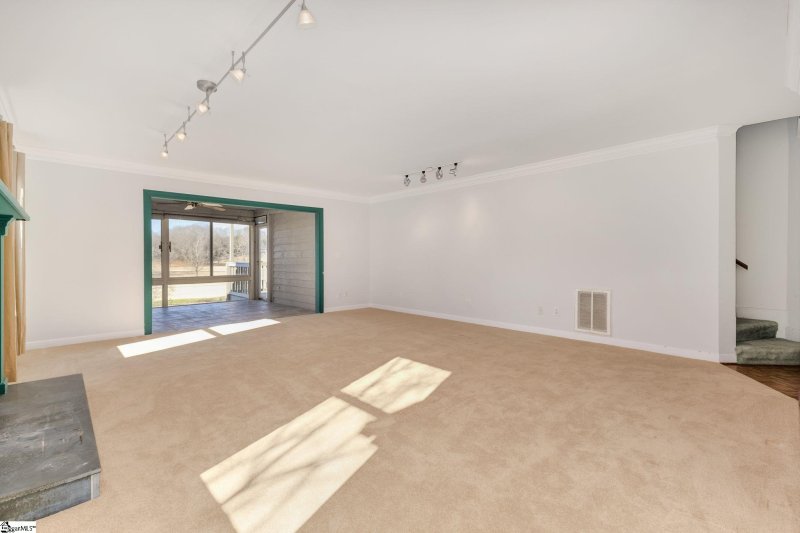 Property image 5 at 401 Hunters Circle, Greenville, SC 29617