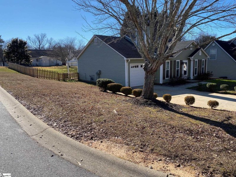 Property image 3 at 101 Clear Lake Drive, Simpsonville, SC 29680