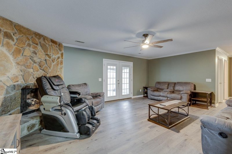 Property image 3 at 115 Ment Drive, Simpsonville, SC 29680-3143