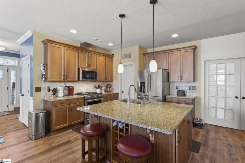 Property image 2 of 800 Shandwick Drive in Greystone Cottages, Greer, SC 29650