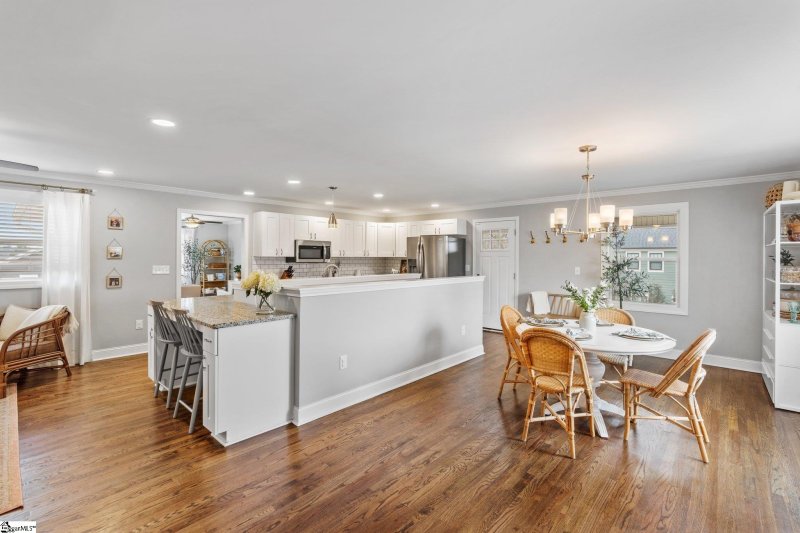 Property image 2 at 128 Oakland Drive, Greenville, SC 29607