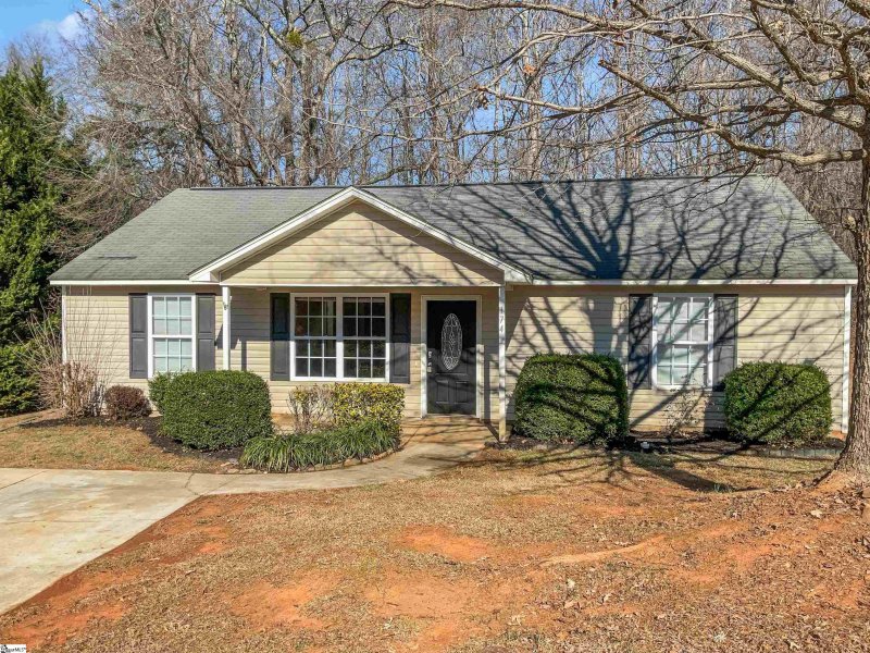 Property image 2 at 174 Falcon Ridge Drive, Boiling Springs, SC 29316