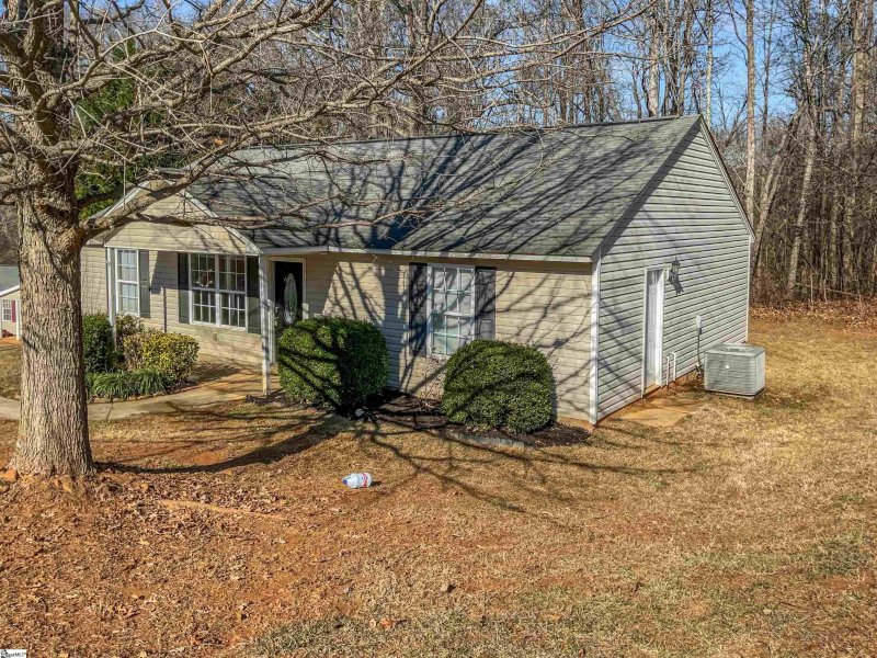 Property image 3 at 174 Falcon Ridge Drive, Boiling Springs, SC 29316