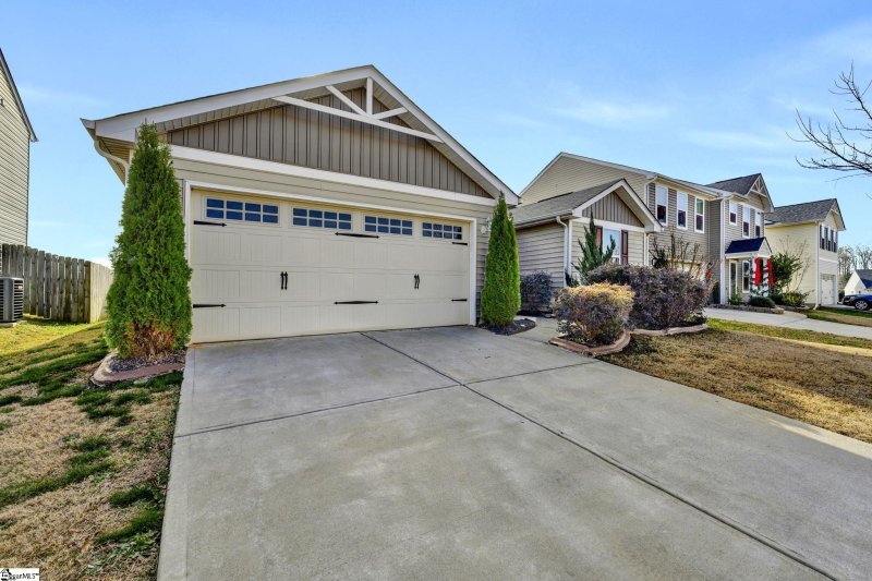 Property image 2 at 104 Dunbartin Drive, Greenville, SC 29605