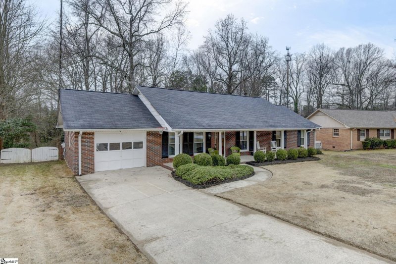 Property image 2 at 130 Avon Drive, Taylors, SC 29687