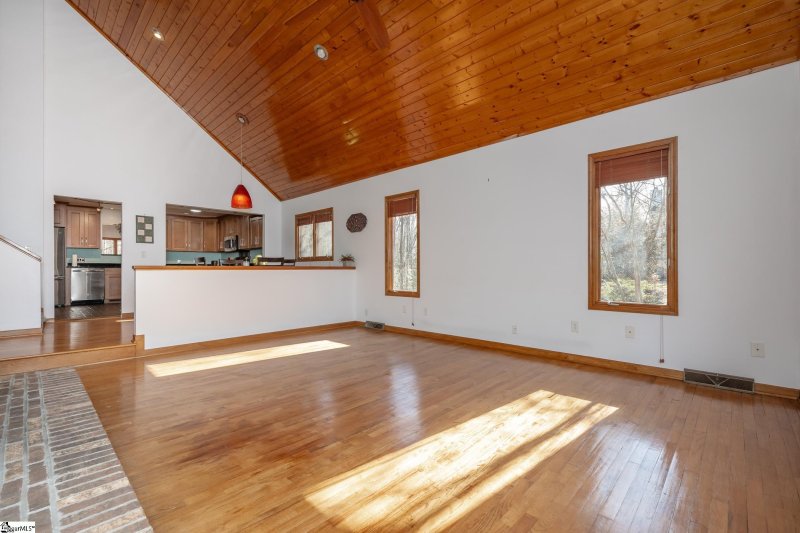 Property image 2 at 306 Oak Brook Way, Taylors, SC 29687