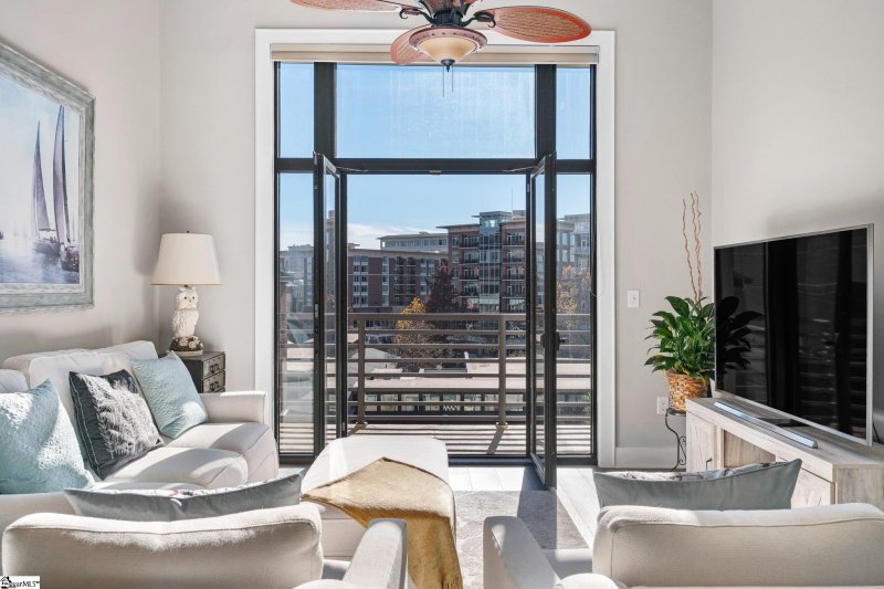 Property image 3 at 112 W Broad Street, Greenville, SC 29601