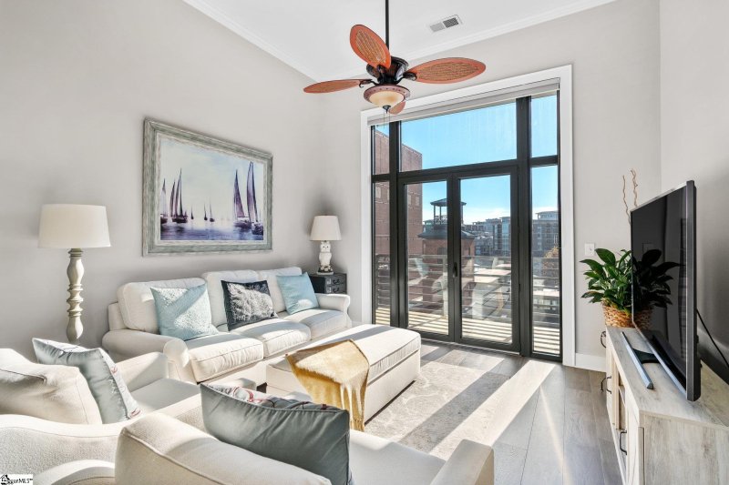 Property image 5 at 112 W Broad Street, Greenville, SC 29601