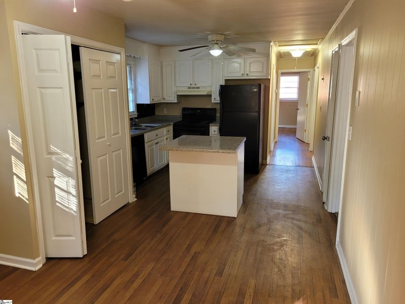 Property image 2 at 158 Woodridge Circle, Greenville, SC 29607