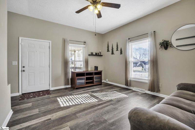 Property image 2 at 200 S 9TH Street, Easley, SC 29640