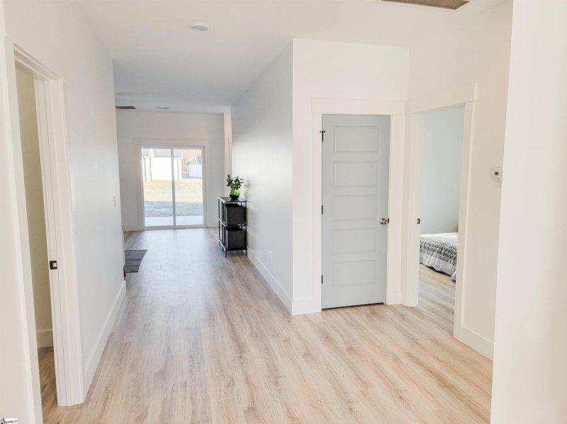 Property image 3 at 211 Essex Drive, Clinton, SC 29325